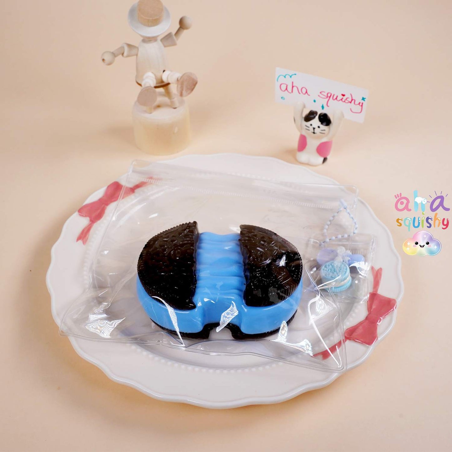 broken-oreo-squishy-stress-relief-toy