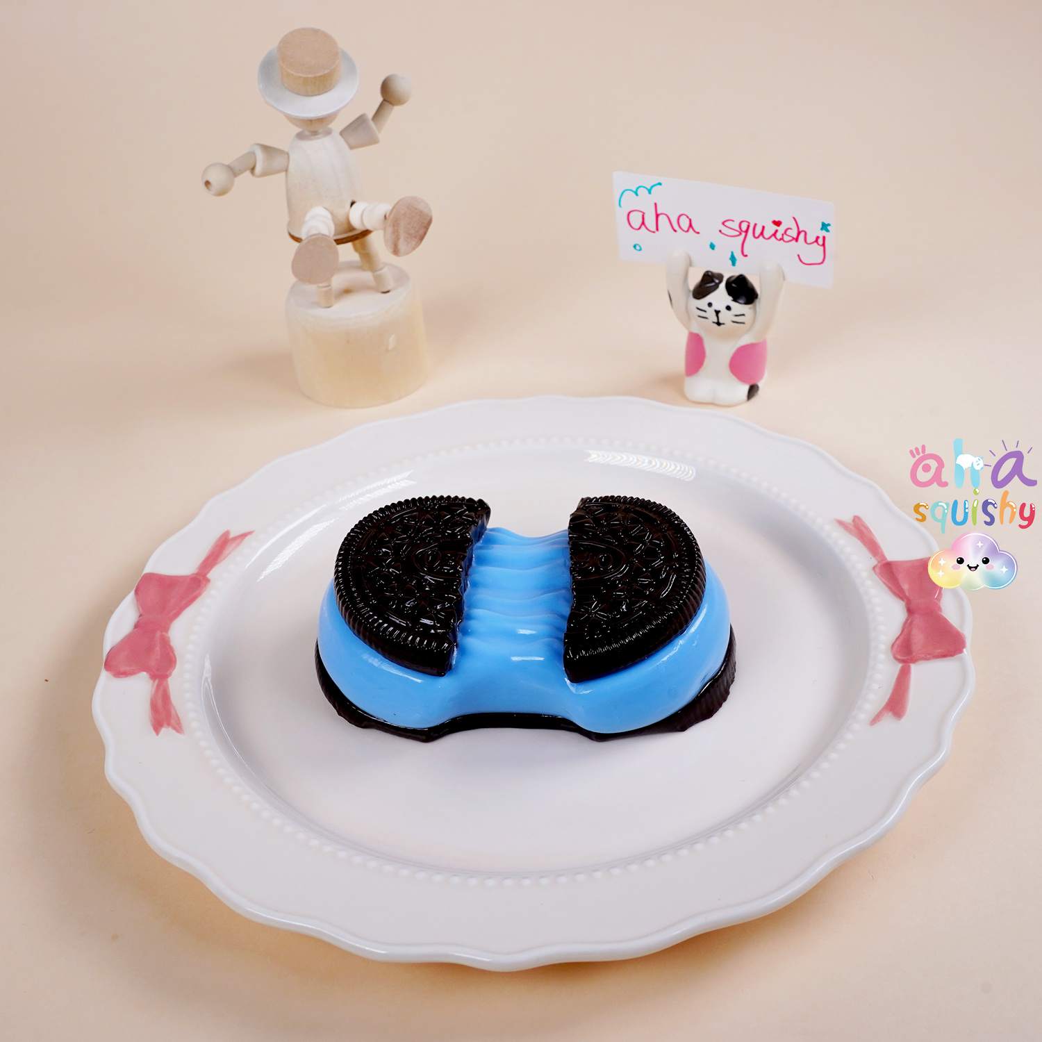 broken-oreo-squishy-stress-relief-toy