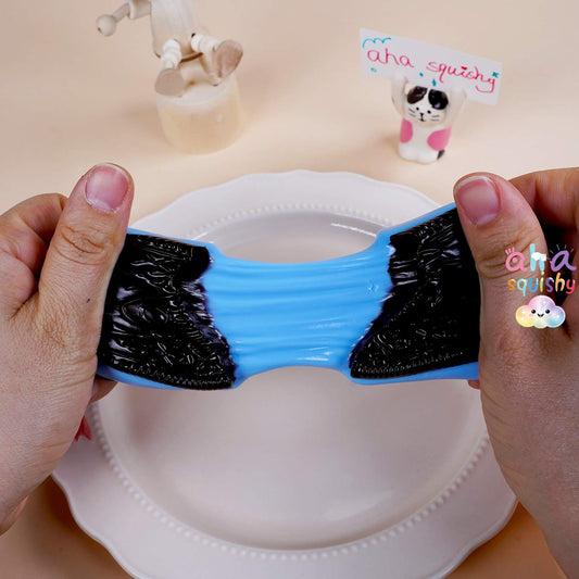 broken-oreo-squishy-stress-relief-toy